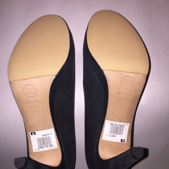 NWOB auth CHANEL size 35.5 Black flocked CALFSKIN cap toed PUMPS - Picture 7 of 8